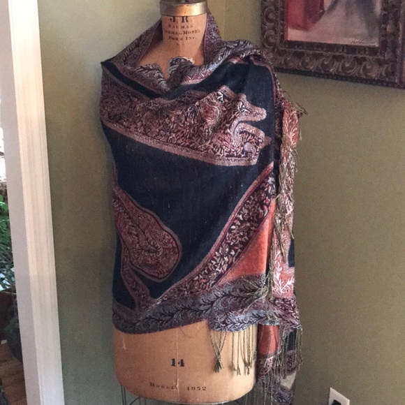 Shawl/Wrap - Picture 2 of 5